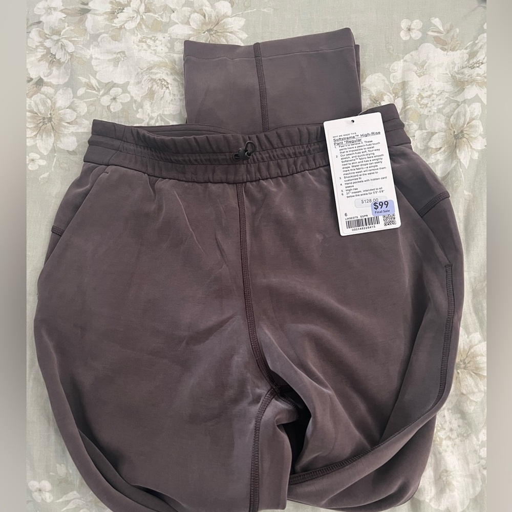 NWT -Lululemon Softstreme High Rise Pant - Espresso- size 6